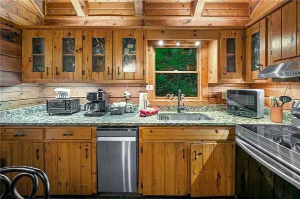 341 Valley View RD, Ellijay, GA 30536