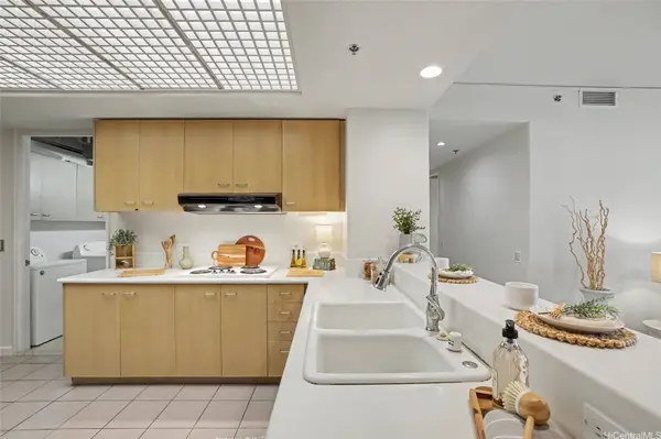 1 Keahole PL #1512, Honolulu, HI 96825