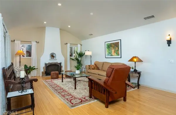 1404 Corona DR, Glendale, CA 91205