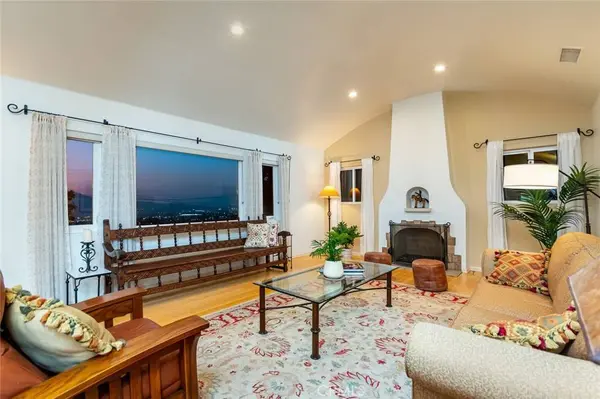 1404 Corona DR, Glendale, CA 91205