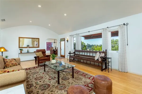1404 Corona DR, Glendale, CA 91205