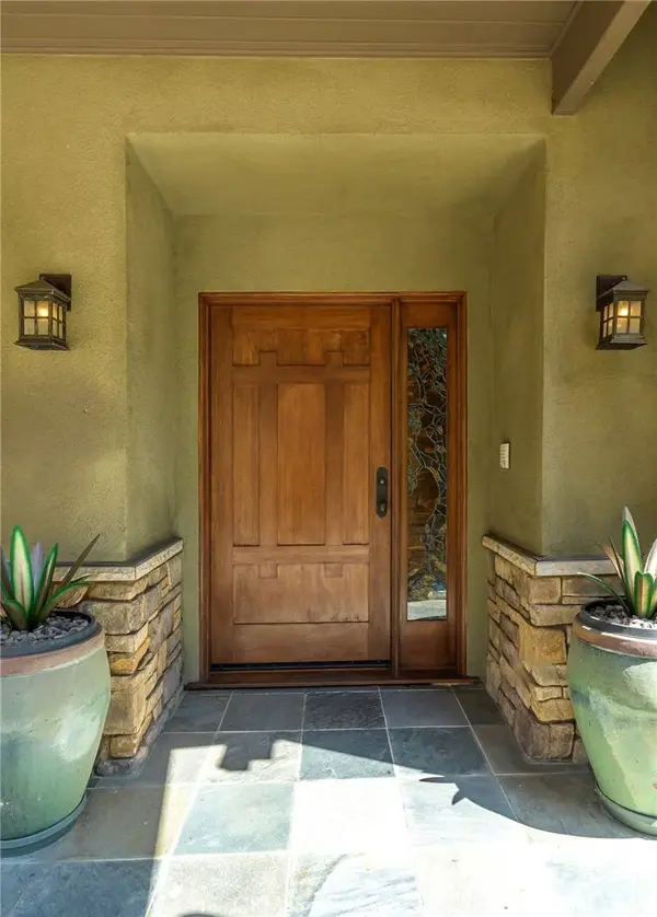 4036 Robin Hill, La Canada Flintridge, CA 91011