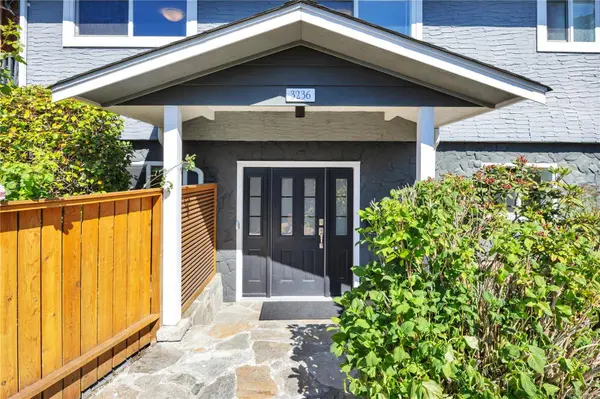 3236 Cedar Hill Rd, Saanich, BC V8P 3Y3
