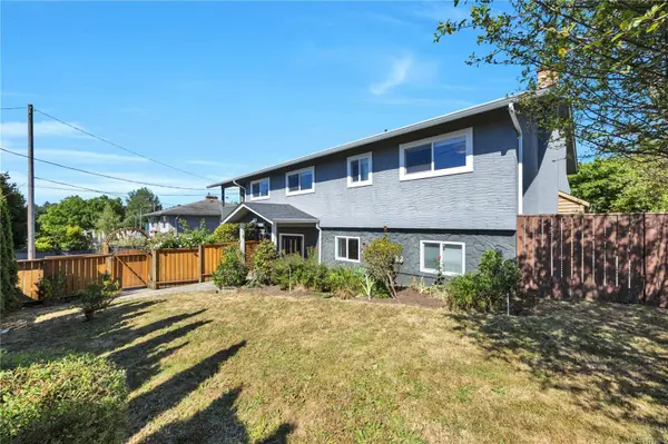 3236 Cedar Hill Rd, Saanich, BC V8P 3Y3