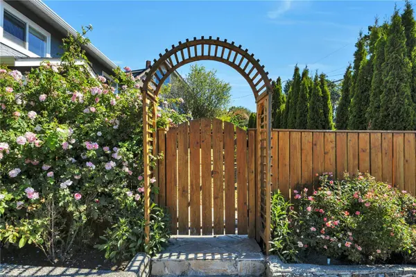 3236 Cedar Hill Rd, Saanich, BC V8P 3Y3