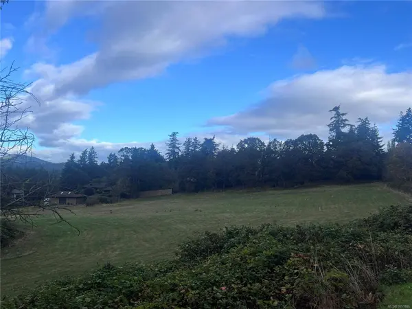 3876 Holland Ave, Saanich, BC V8Z 5K3