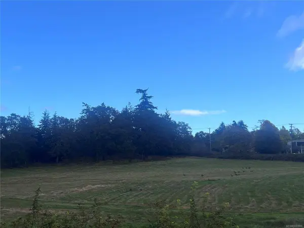 3876 Holland Ave, Saanich, BC V8Z 5K3