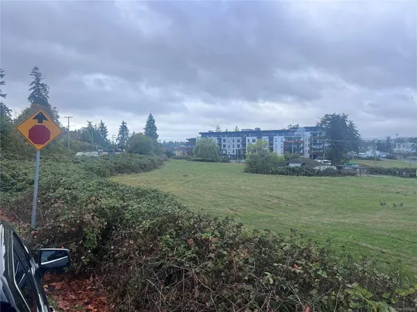3876 Holland Ave, Saanich, BC V8Z 5K3