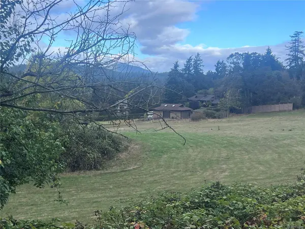 3876 Holland Ave, Saanich, BC V8Z 5K3