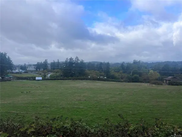 3876 Holland Ave, Saanich, BC V8Z 5K3