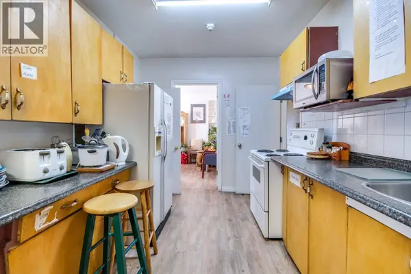 730 Bernard Avenue, Kelowna, BC V1Y6P5
