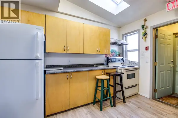 730 Bernard Avenue, Kelowna, BC V1Y6P5