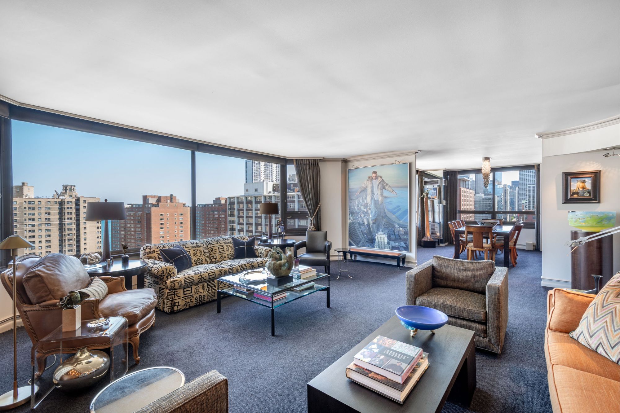 Living Room of 22B at 1410 N State Parkway 