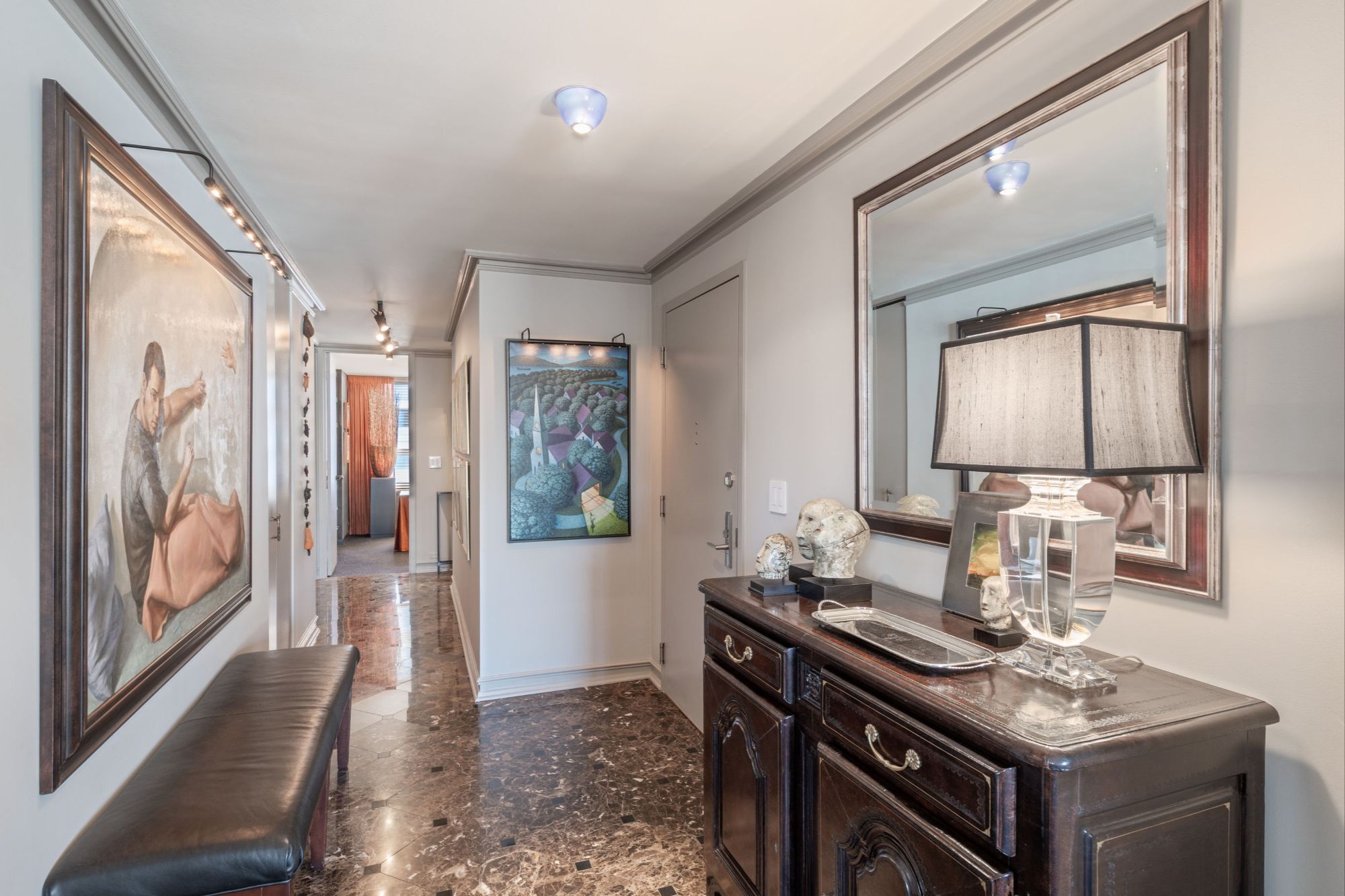 Foyer for 1410 N State Parkway 22B