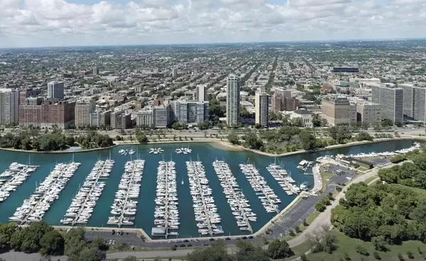 Chicago Luxury Market Summer 2025: Data-Driven, Selective, and Steady