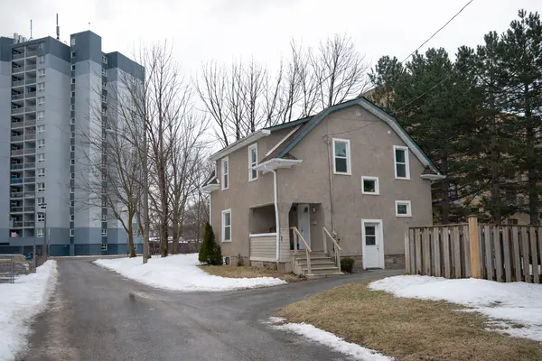 4752 Crawford Place, Niagara Falls, ON L2E 1Z3