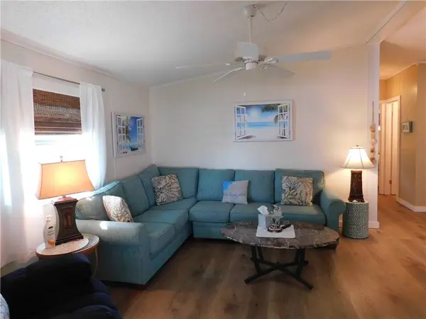 809 Tamarind CIR, Barefoot Bay, FL 32976