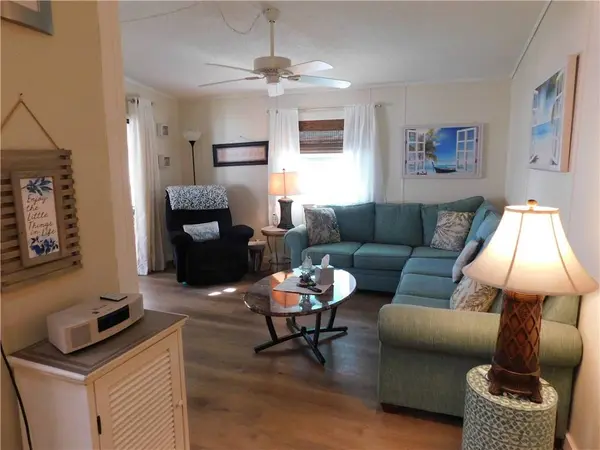 809 Tamarind CIR, Barefoot Bay, FL 32976
