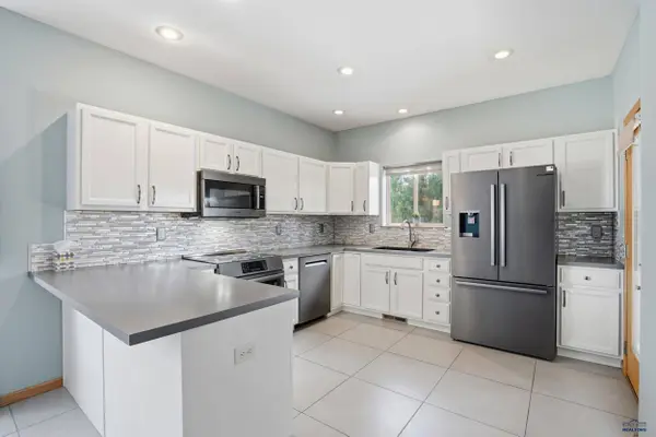 6533 Muirfield Dr, Rapid City, SD 57702