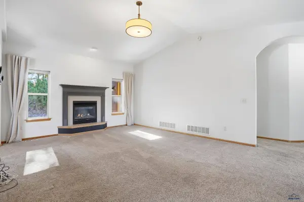 6533 Muirfield Dr, Rapid City, SD 57702