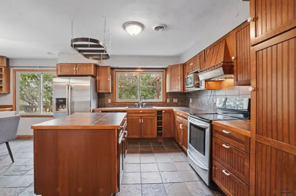 225 N Berry Pine Rd, Rapid City, SD 57702