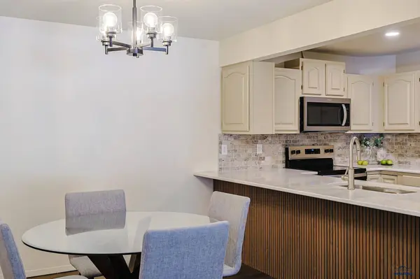 3952 Fairway Hills Dr, Rapid City, SD 57702