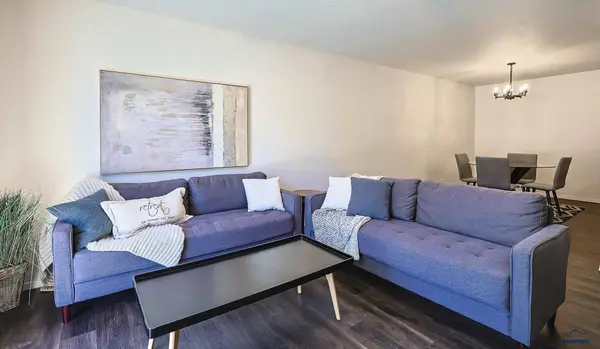 3952 Fairway Hills Dr, Rapid City, SD 57702