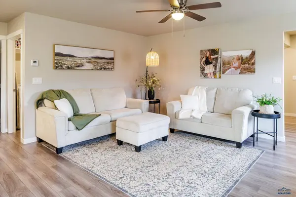 515 Aaron Ct, Rapid City, SD 57703