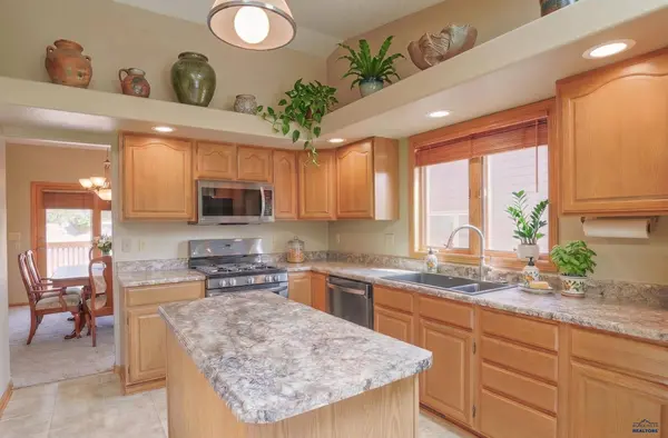 1212 Mountain Springs Ln, Rapid City, SD 57702