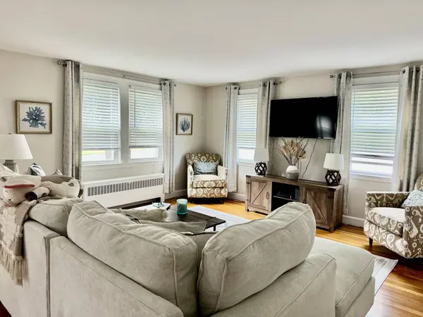 329 Summer St #1, Manchester, MA 01944