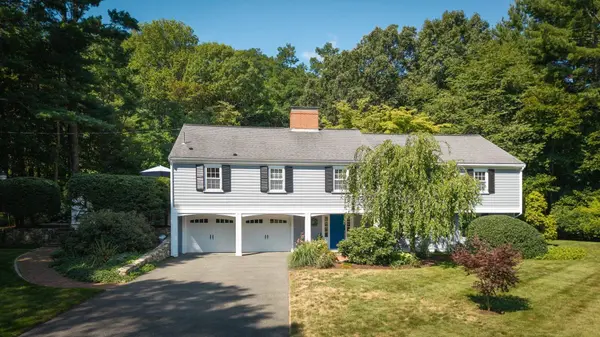 10 Burhnam Road, Wenham, MA 01984