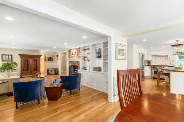 10 Burhnam Road, Wenham, MA 01984