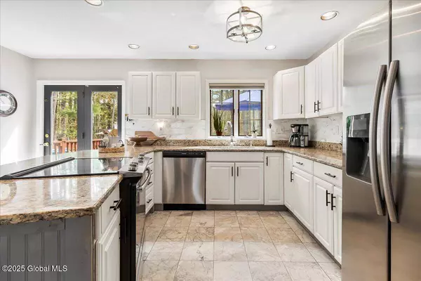 25 Algonquin Drive, Queensbury, NY 12804