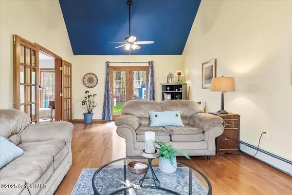 25 Algonquin Drive, Queensbury, NY 12804