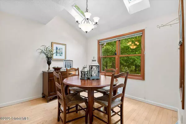 38 Woodside Drive, Clifton Park, NY 12065