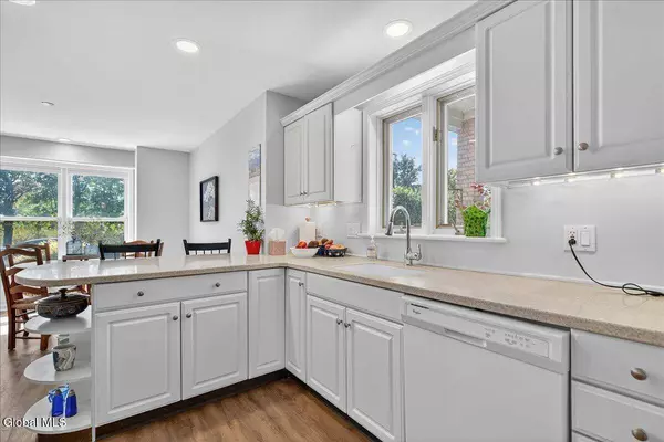 2463 E Nott Street, Niskayuna, NY 12309