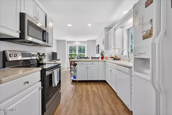 2463 E Nott Street, Niskayuna, NY 12309