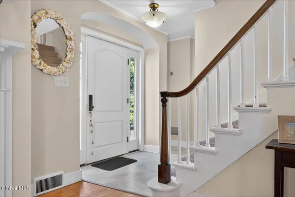 9 Luzerne Place, Queensbury, NY 12804