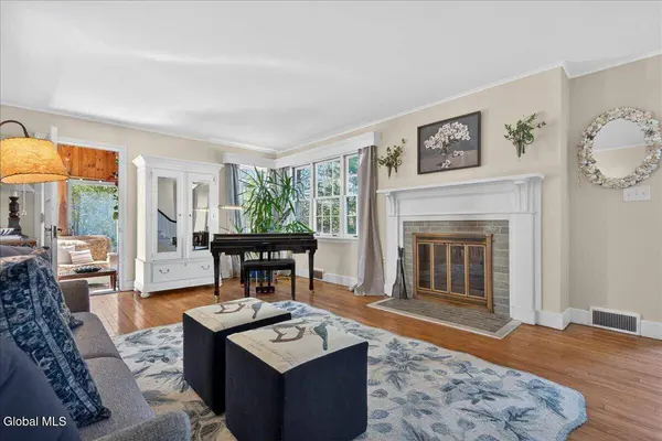 9 Luzerne Place, Queensbury, NY 12804