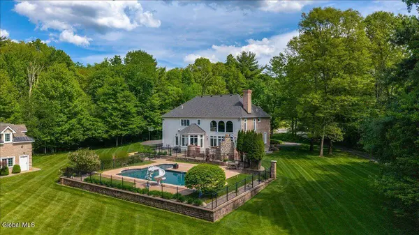 7 Towline Lane, Clifton Park, NY 12065