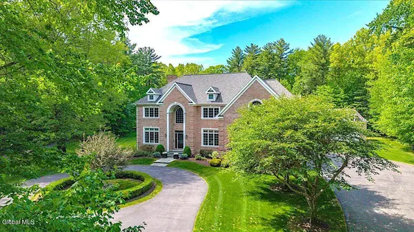 7 Towline Lane, Clifton Park, NY 12065