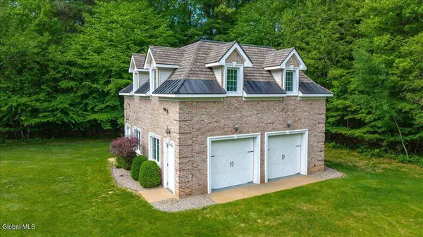 7 Towline Lane, Clifton Park, NY 12065
