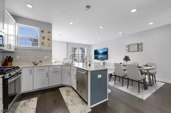 17 Veterans Way, Morris Plains Boro, NJ 07950