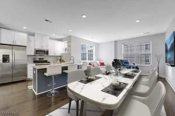 17 Veterans Way, Morris Plains Boro, NJ 07950