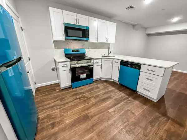 889 S 17th St #Apt 1, Newark, NJ 07108-1136