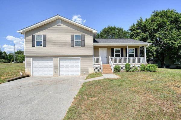 18 Saddle LN NW, Cartersville, GA 30121