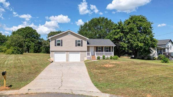 18 Saddle LN NW, Cartersville, GA 30121