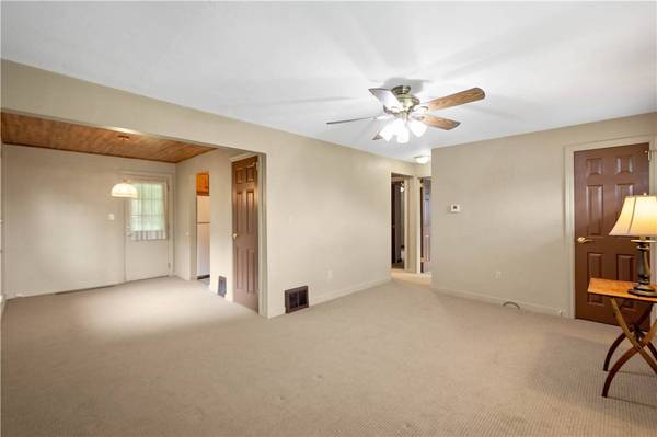 2748 Columbia Ave, Braddock Hills, PA 15221