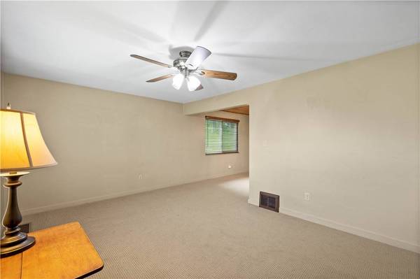 2748 Columbia Ave, Braddock Hills, PA 15221