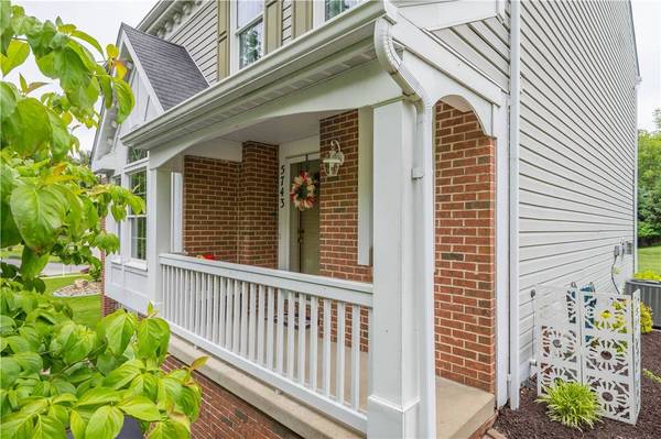 5743 Villahaven Dr, Bethel Park, PA 15236